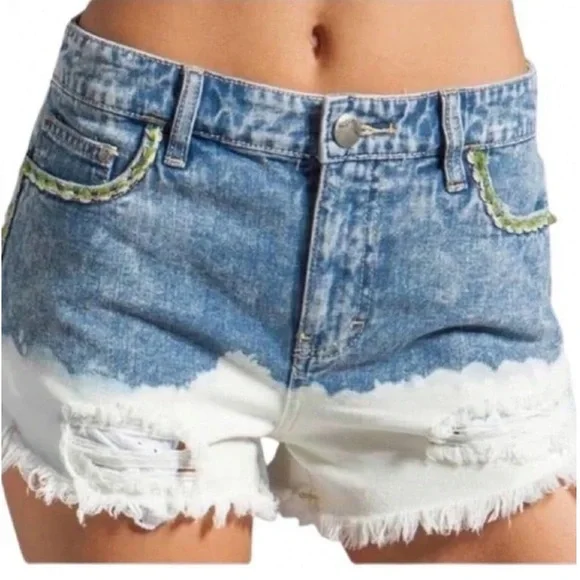 Free People women’s Dip Dye The Ombré fabulous jean shorts w/ embroidery - Picture 2 of 12